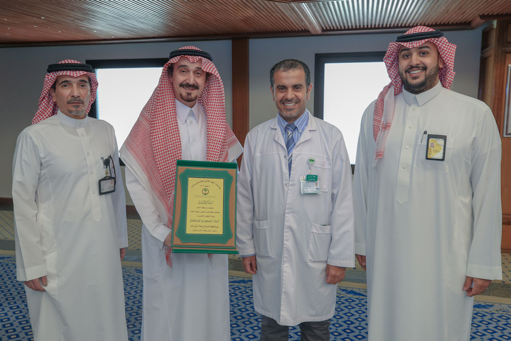 King Faisal Specialist Hospital & Research Centre honors The Saudi Investment Bank for its efforts in supporting blood donation campaigns.   