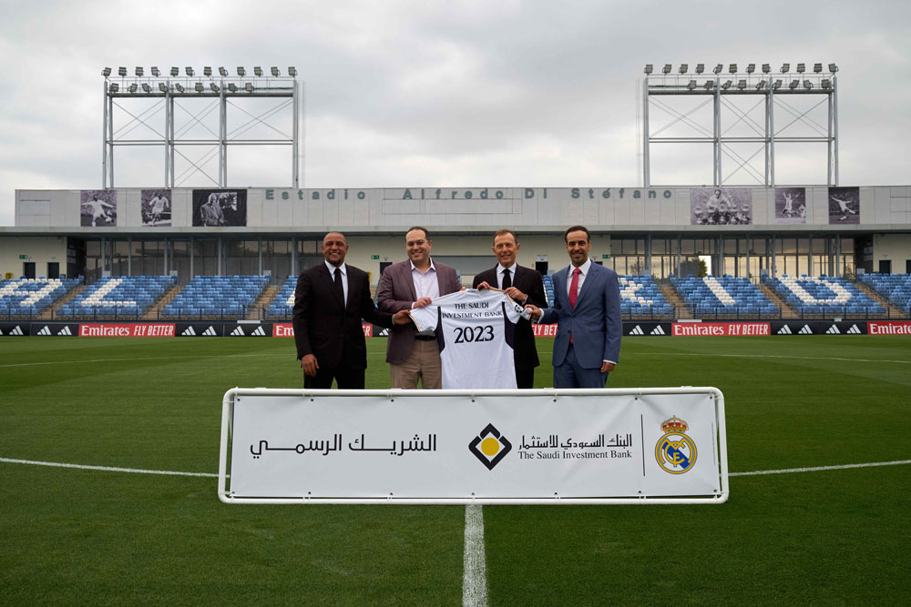 His Royal Highness Prince Saud bin Talal bin Badr, Governor of Al-Ahsa, honors The Saudi Investment Bank, the diamond sponsor of the Second International Conference on Food Security and Environmental Sustainability at King Faisal University.