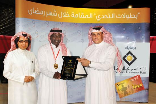 Samer ALRayyan delivers the donation of Ramadan campaign that SAIB did on FB page to Tariq aleshewi Director of Ensan