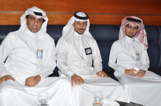 Samer ALRayyan delivers the donation of Ramadan campaign that SAIB did on FB page to Tariq aleshewi Director of Ensan